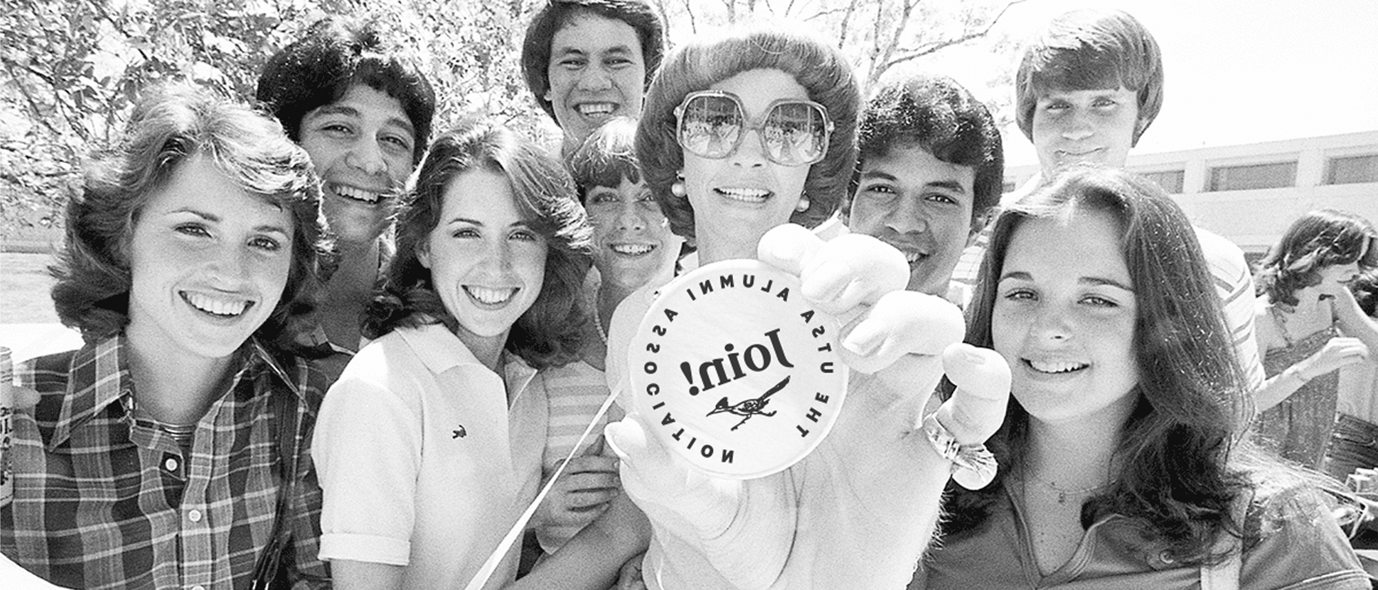 70's photo of Students holding button that states join 世界杯官方app alumni association